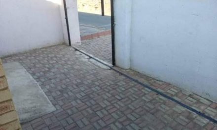Family woke up to find that their house gate was stolen by thieves