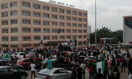 #EndSARS: Protesters chants shame in front of Ministry of Justice building in Abuja (Video)